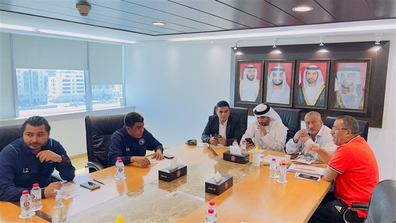 الاهلي بالاحمر وبيراميدز