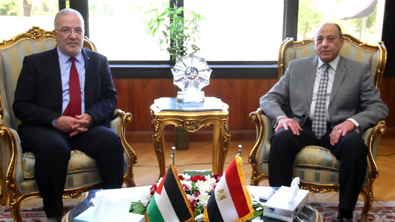 وزير الطيران خلال