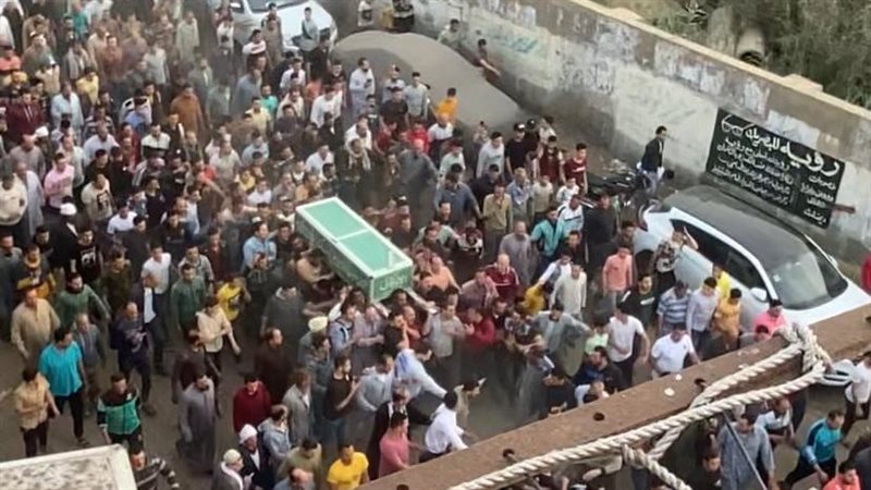 جنازة شعبية مهيبة