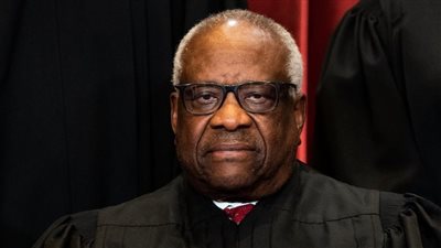  إفشاء معلومات سرية لعائلته يحرج قاضيا بالمحكمة العليا الأمريكية