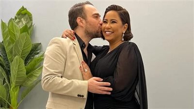 رقص وقبلة رومانسية، 3 مشاهد تخطف الأنظار لـ شيرين وحسام بحفل روائع الموجي (فيديو وصور) 