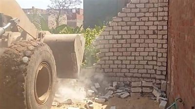 إزالة 6 حالات بناء مخالف بكفر حكيم في حملة إزالات (صور)