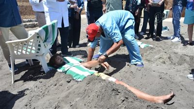 هاني الناظر: رمال سفاجا أفضل علاج بيئي للصدفية (فيديو)