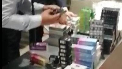 جمارك مطار القاهرة تضبط محاولة تهريب زيوت ومستلزمات الشيش الإلكترونية