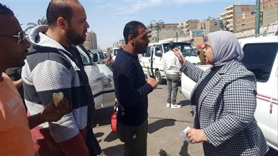 أحياء الإسكندرية تتابع التزام السائقين بالتعريفة الجديدة 
