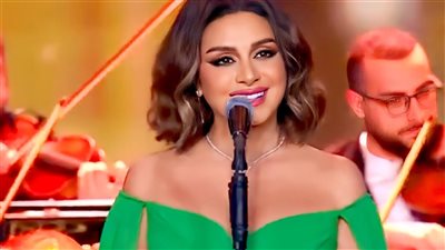 تحية خاصة لـ أنغام من تركي آل الشيخ في حفل روائع الموجي (فيديو) 