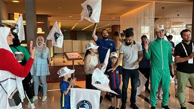 السوبر المصري، مشجعو بيراميدز يؤازرون الفريق بفندق الإقامة قبل مواجهة الأهلي (صور)