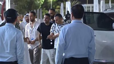 وصول مؤمن زكريا ملعب محمد بن زايد لمشاهدة مباراة الأهلي وبيراميدز (صور)