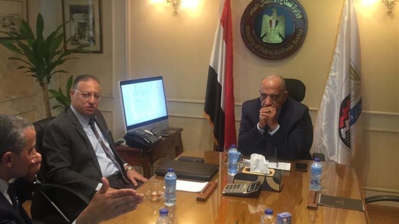 محمود عصمت وزير قطاع