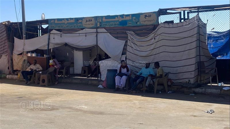 سودانين فى موقف وادى