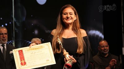 تكريم نيللي كريم بافتتاح مهرجان المركز الكاثوليكي (فيديو وصور)