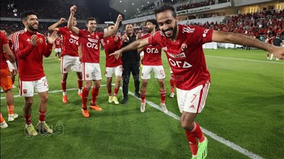 الأهلي وبيراميدز، كهربا يحتفل بالسوبر داخل استديو أبوظبي (فيديو)