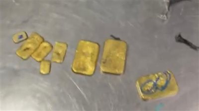 هوس الذهب.. ضبط 2 كيلو ذهب بحوزة أجنبية في مطار القاهرة (صور)