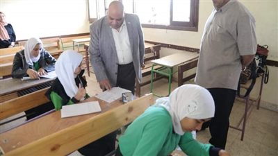 وكيل تعليم الوادي الجديد يتابع انطلاق امتحانات النقل