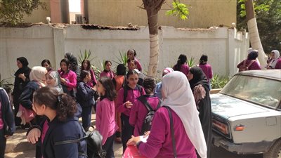 انهيار طالبة بالصف الأول الإعدادي بسبب صعوبة امتحان العربي بالجيزة ( فيديو) 