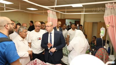 محافظ بني سويف يزور مصابي حادث الطريق الشرقي