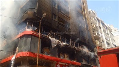 حريق هائل بمعرض للأثاث في الإسكندرية والحماية المدنية تحاول السيطرة 