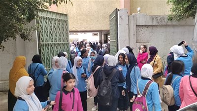 طلاب الصف الأول الثانوي بالجيزة: الامتحان كان سهلا بس النحو والبلاغة صعب ( فيديو)