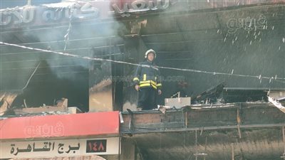 مصرع سيدتين وإصابة 3 في حريق معرض أثاث بالإسكندرية (صور)