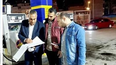 ضبط 3 محطات بكوم حمادة تبيع السولار أغلى من السعر الرسمي