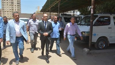 نائب محافظ سوهاج يتفقد مواقف سيارات نقل الركاب بمركز المنشاة وحي غرب 