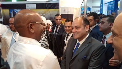 جولة وزير التجارة والصناعة في معرض مواد البناء (صور)