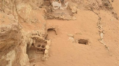 الآثار تعلن الكشف عن عدد من الأبنية والدفنات من العصور المتأخرة بأسيوط
