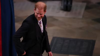 الأمير هاري يغادر قصر باكنجهام فور انتهاء مراسم تتويج تشارلز