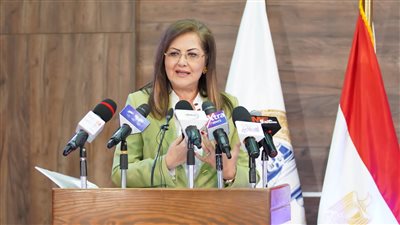 وزيرة التخطيط تستعرض محطات حياتها في العمل العام