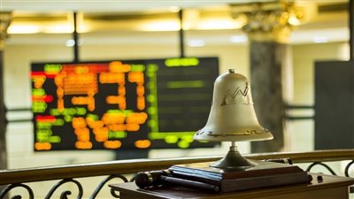 تباين أداء مؤشرات البورصة بمستهل تعاملات اليوم 