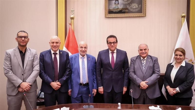لقاء وزير الصحة،