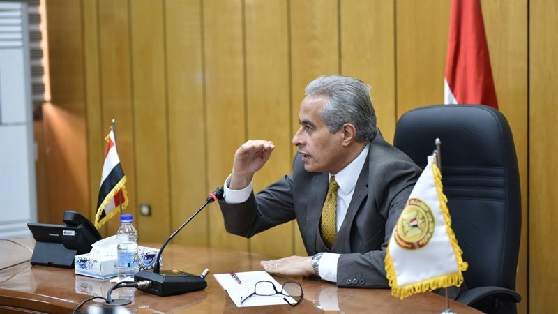 حسن شحاتة وزير القوى
