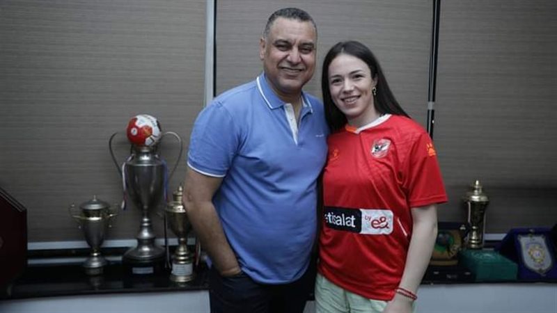 الأهلي يتعاقد مع