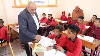 وكيل تعليم الوادى الجديد يتفقد امتحانات الفصل الدراسى الثانى (صور)