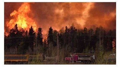 إجلاء 25 ألفا من سكان ألبرتا الكندية جراء حرائق غابات