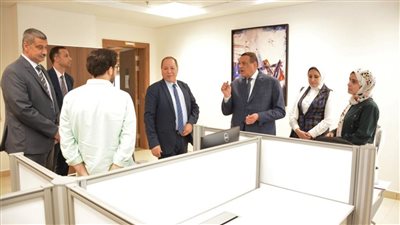 وزير التنمية المحلية يبدأ مهام عمله رسميًا من العاصمة الإدارية (صور) 