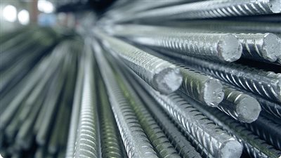 بلومبرج: حديد عز تقترب من الاستحواذ على حصة الحكومة في 