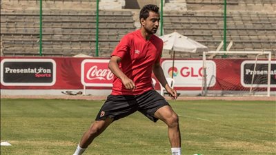 لاعب الأهلي يتلقى عرضين للرحيل في الصيف 