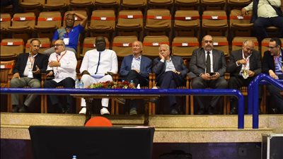 حسن حمدي ومصطفى يحضران قمة السوبر الإفريقي لليد بين الأهلي والزمالك (صور)