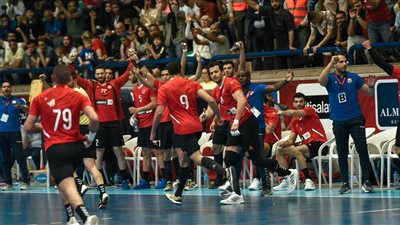 السوبر الأفريقي لليد، احتفالات لاعبي الأهلي بالفوز على الزمالك (فيديو)