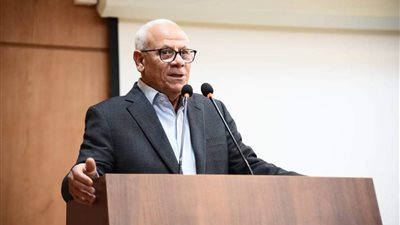 اجتماع مرتقب بين محافظ بورسعيد وكامل أبو علي لبحث أوضاع النادي المصري 