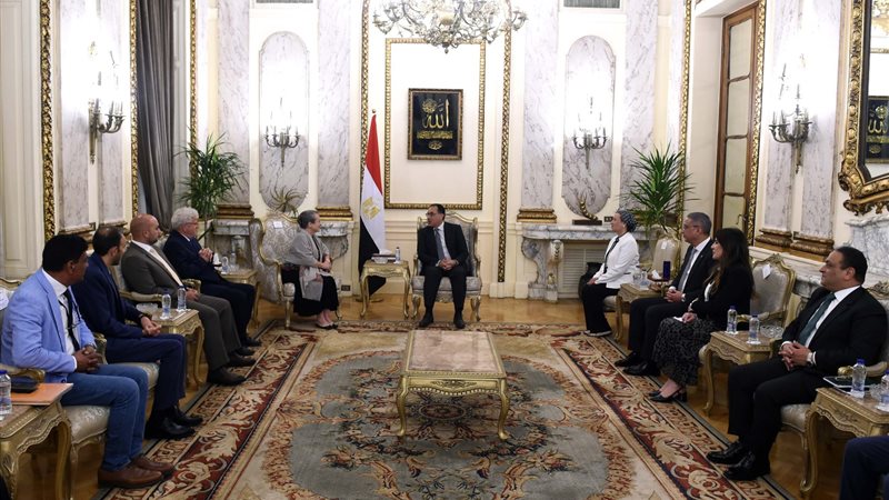 رئيس الوزراء يلتقي