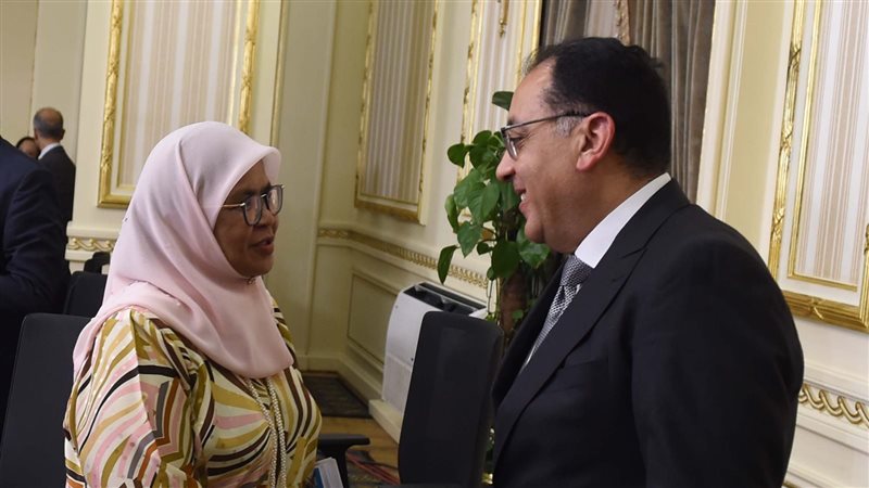 رئيس الوزراء ومساعد