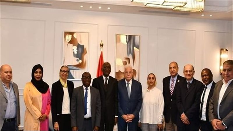  وفدا من بنك التنمية