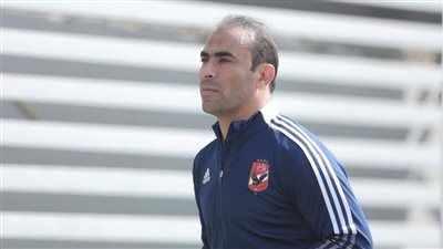 سيد عبد الحفيظ يعاقب كهربا بعد خسارته في تحدي المهارات بمران الأهلي (فيديو)