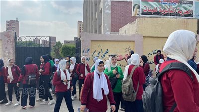 8 صور ترصد خروج طالبات الصف الأول الثانوي بالقاهرة من الامتحان