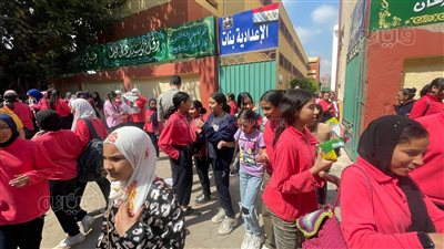 طالبات أولى إعدادي بالجيزة: امتحان الإنجليزي سهل والوقت كافي (فيديو) 