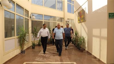 محافظ الوادي الجديد يتابع أعمال إنشاء مركز السيطرة الموحد للطوارئ والسلامة (صور)