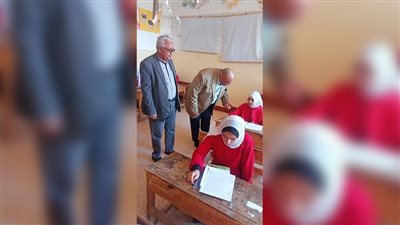 وكيل تعليم الوادي الجديد يتابع الامتحانات بمدرستي المعصرة الابتدائية والإعدادية