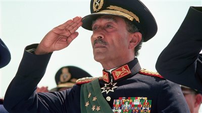 الوجه الآخر للمحبة بين شعبى وادى النيل.. الرئيس السادات صاحب الانتصار الوحيد للعرب على إسرائيل من أصول مصرية سودانية